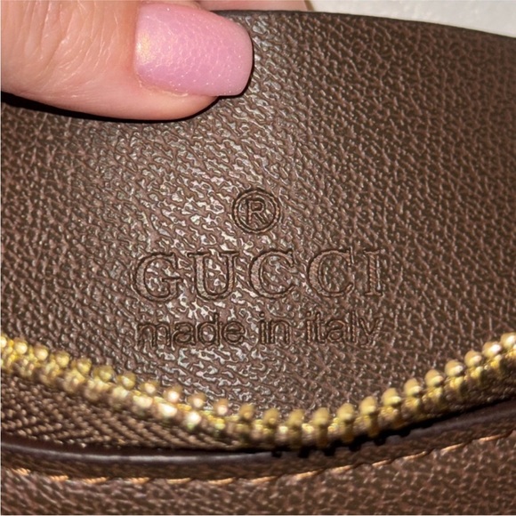 Gucci Brown GG Supreme Shoulder Bag with Gold Hardware - Picture 4 of 7